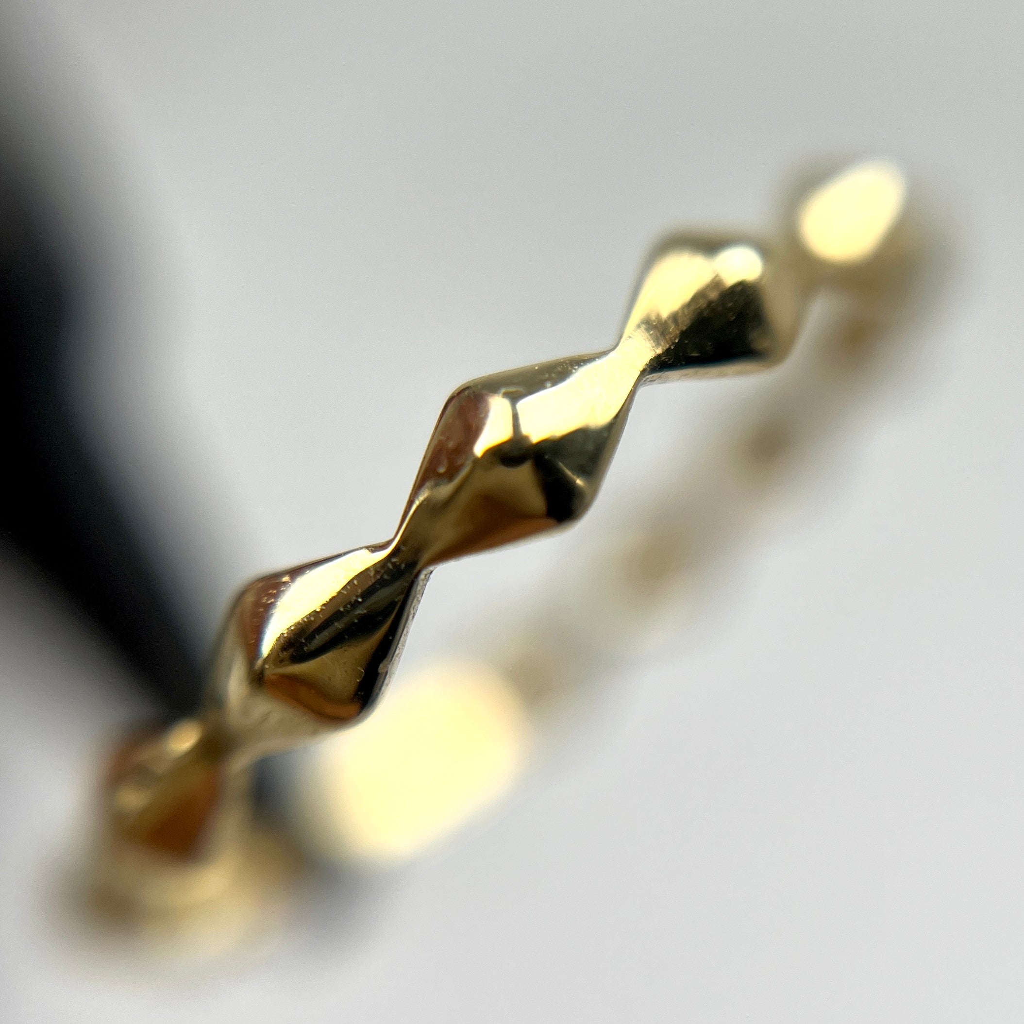 14K Yellow Gold 2.5mm Diamond Shaped Geometric Stackable Band